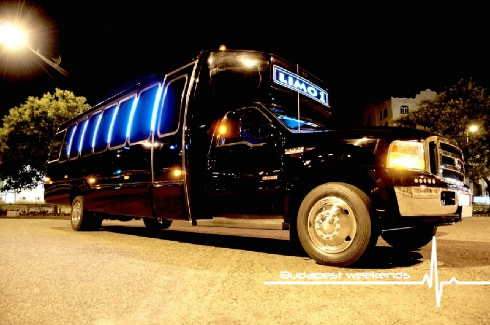 budapest ford party limo